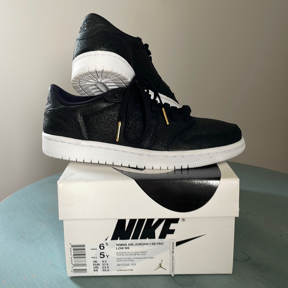Nike Women’s Air Jordan 1 Retro Low NS